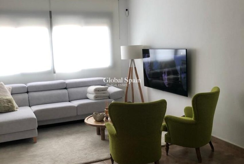 Venta - CASA -
LOS ALCÁZARES