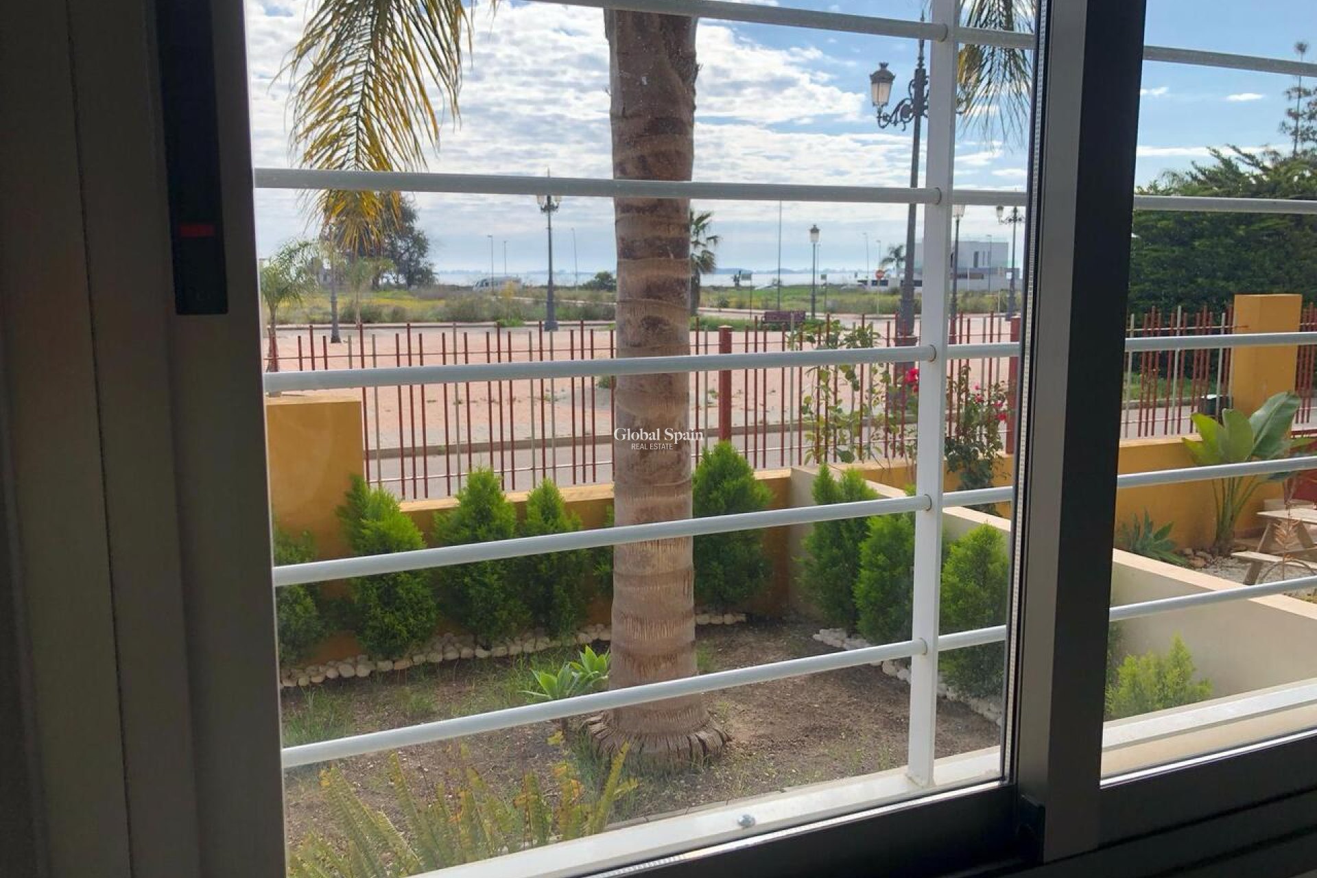 Venta - CASA -
LOS ALCÁZARES