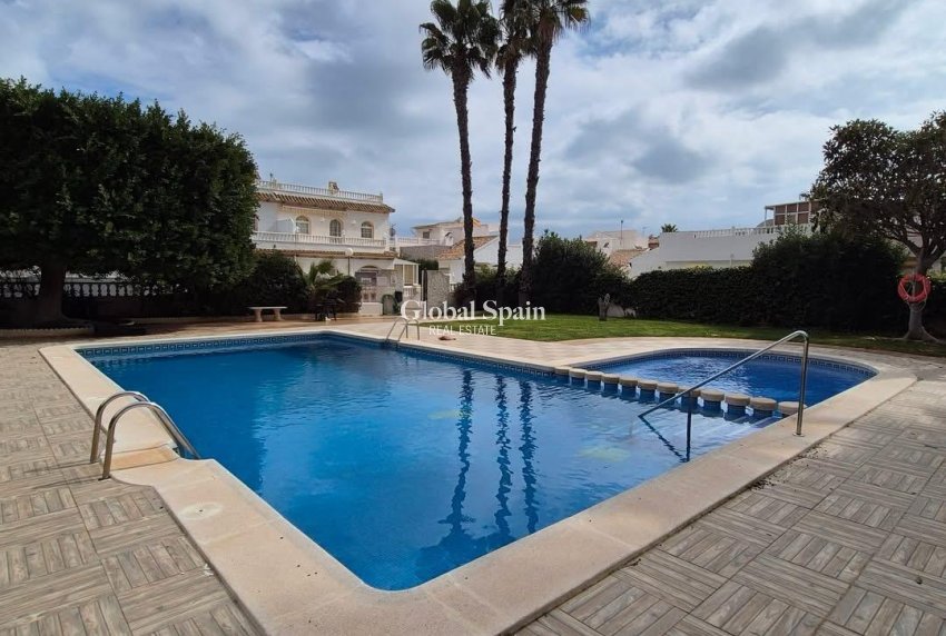 Venta - CASA -
LOS ALCÁZARES