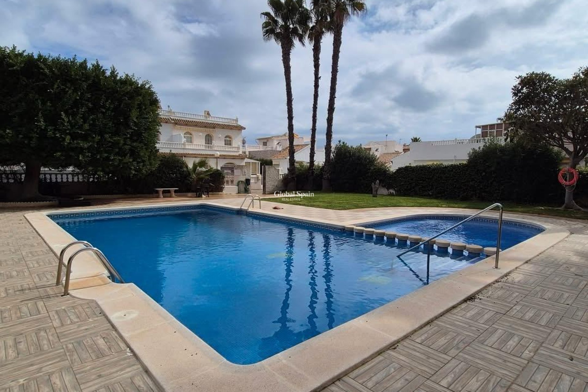 Venta - CASA -
LOS ALCÁZARES