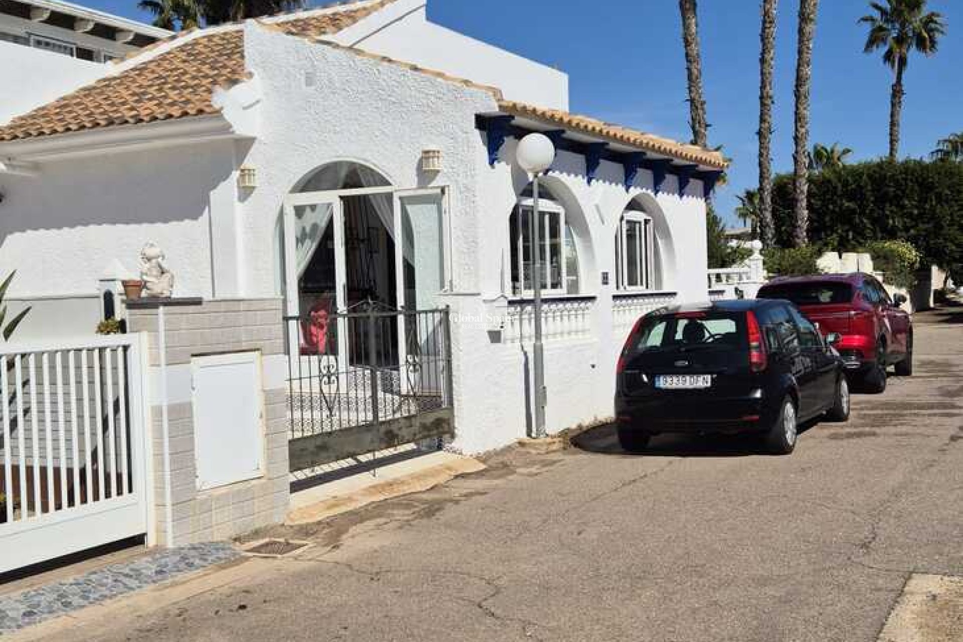 Venta - CASA -
LOS ALCÁZARES