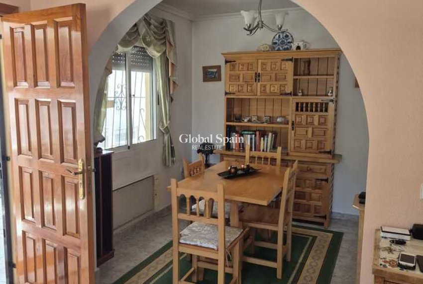 Venta - CASA -
LOS ALCÁZARES