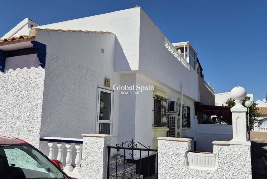 Venta - CASA -
LOS ALCÁZARES