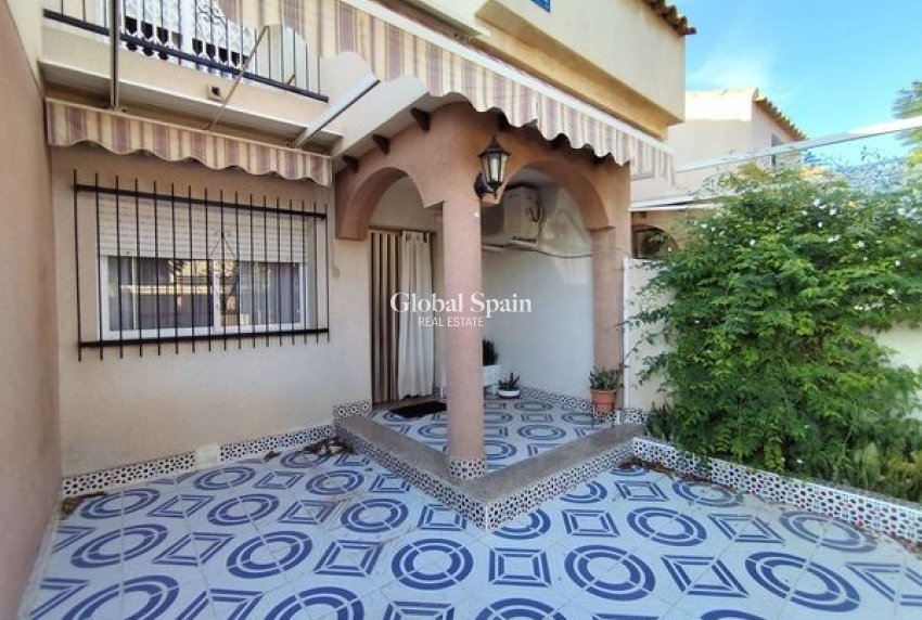 Venta - CASA -
LOS ALCÁZARES
