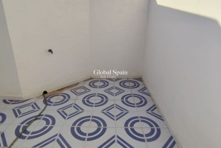 Venta - CASA -
LOS ALCÁZARES