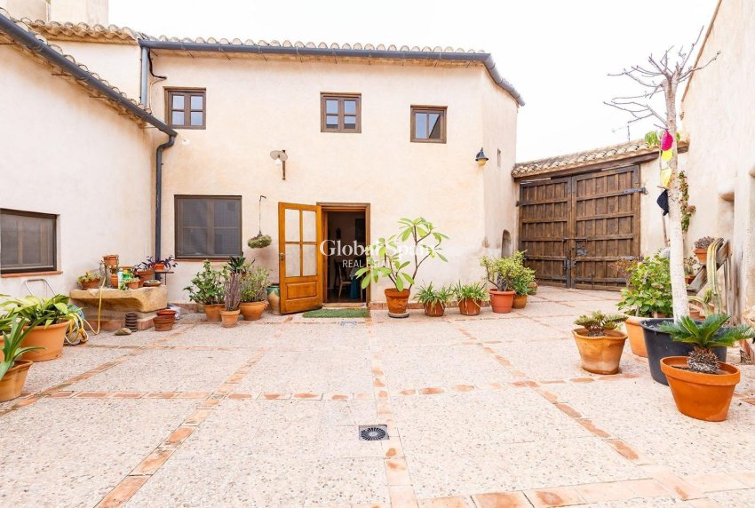 Venta - CASA -
LOS MARTÍNEZ DEL PUERTO - Los Martínez Del Puerto