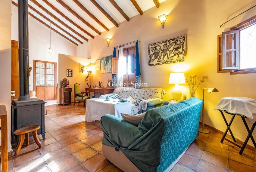 Venta - CASA -
LOS MARTÍNEZ DEL PUERTO - Los Martínez Del Puerto