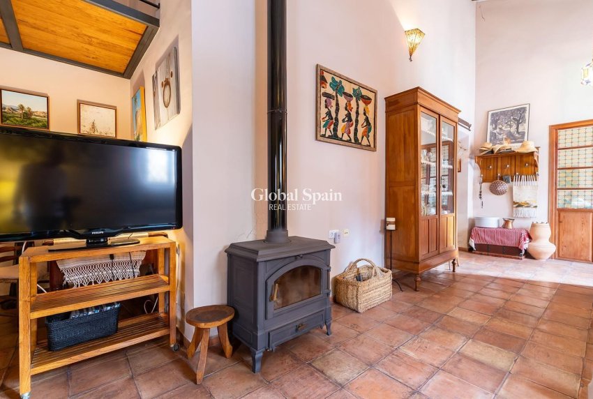 Venta - CASA -
LOS MARTÍNEZ DEL PUERTO - Los Martínez Del Puerto