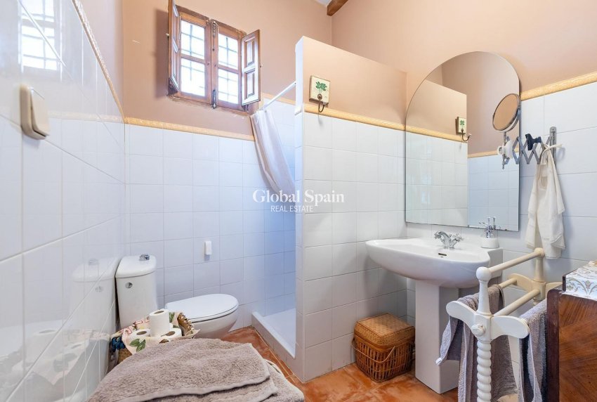 Venta - CASA -
LOS MARTÍNEZ DEL PUERTO - Los Martínez Del Puerto