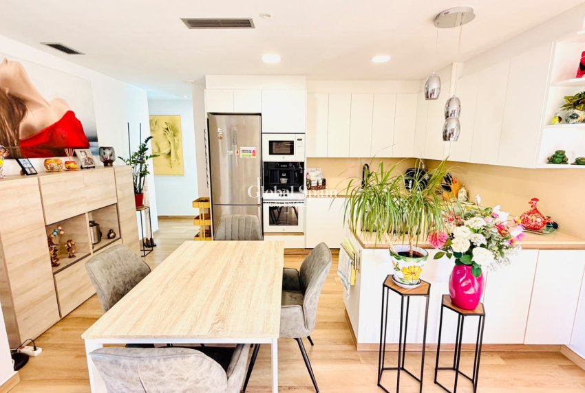 Venta - CASA -
LOS MONTESINOS - La Herada
