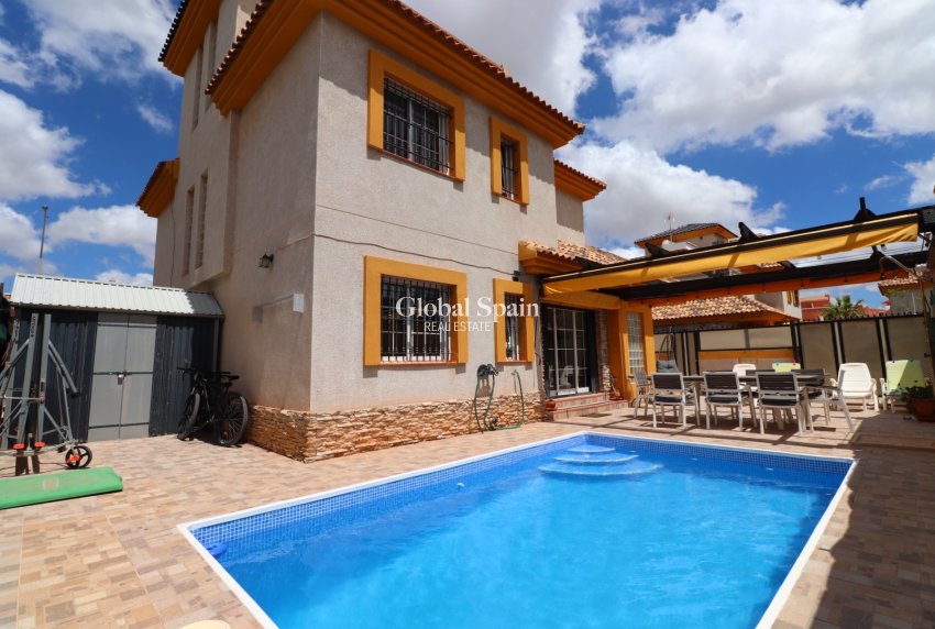 Venta - CASA -
Los Montesinos - La Herrada