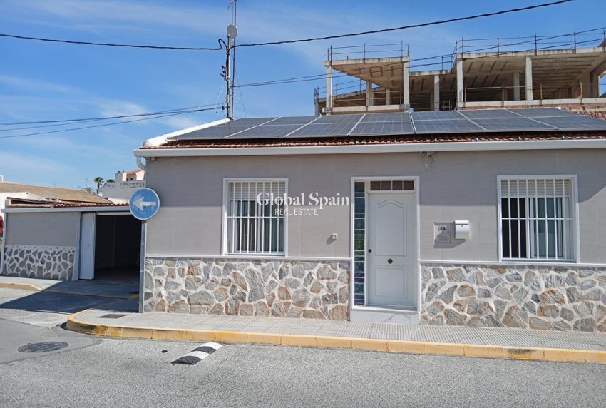 Venta - CASA -
LOS MONTESINOS - PUEBLO CENTRO