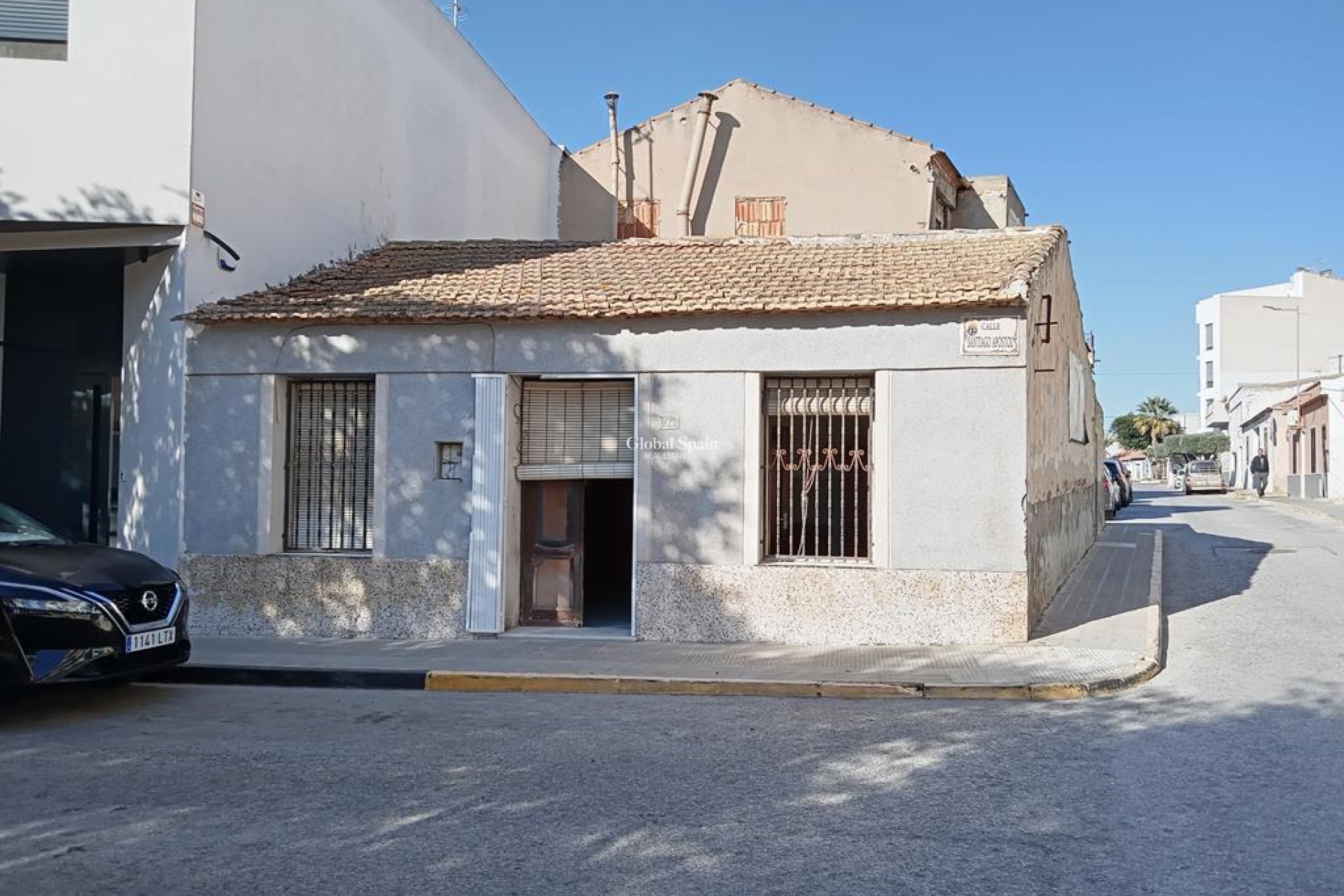 Venta - CASA -
LOS MONTESINOS