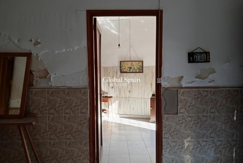 Venta - CASA -
LOS MONTESINOS