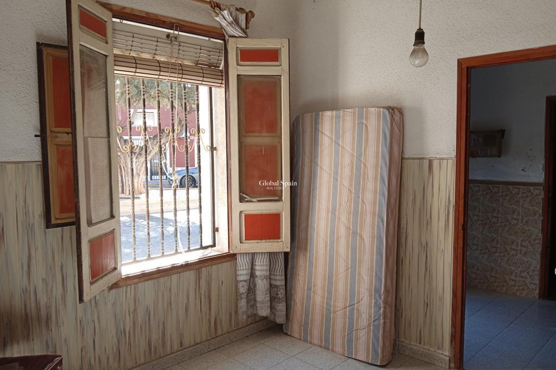 Venta - CASA -
LOS MONTESINOS