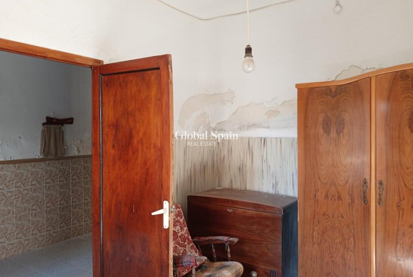 Venta - CASA -
LOS MONTESINOS