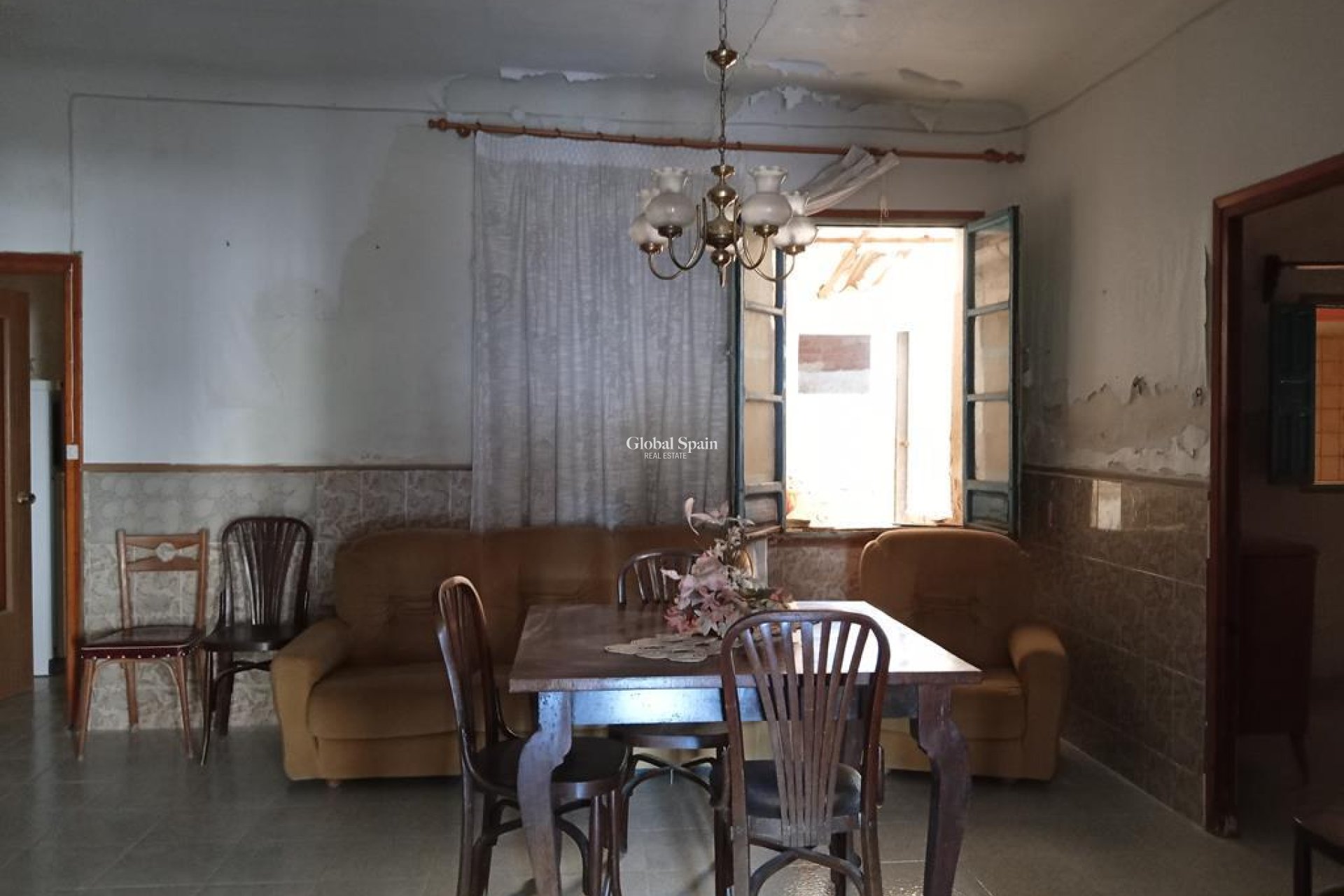 Venta - CASA -
LOS MONTESINOS
