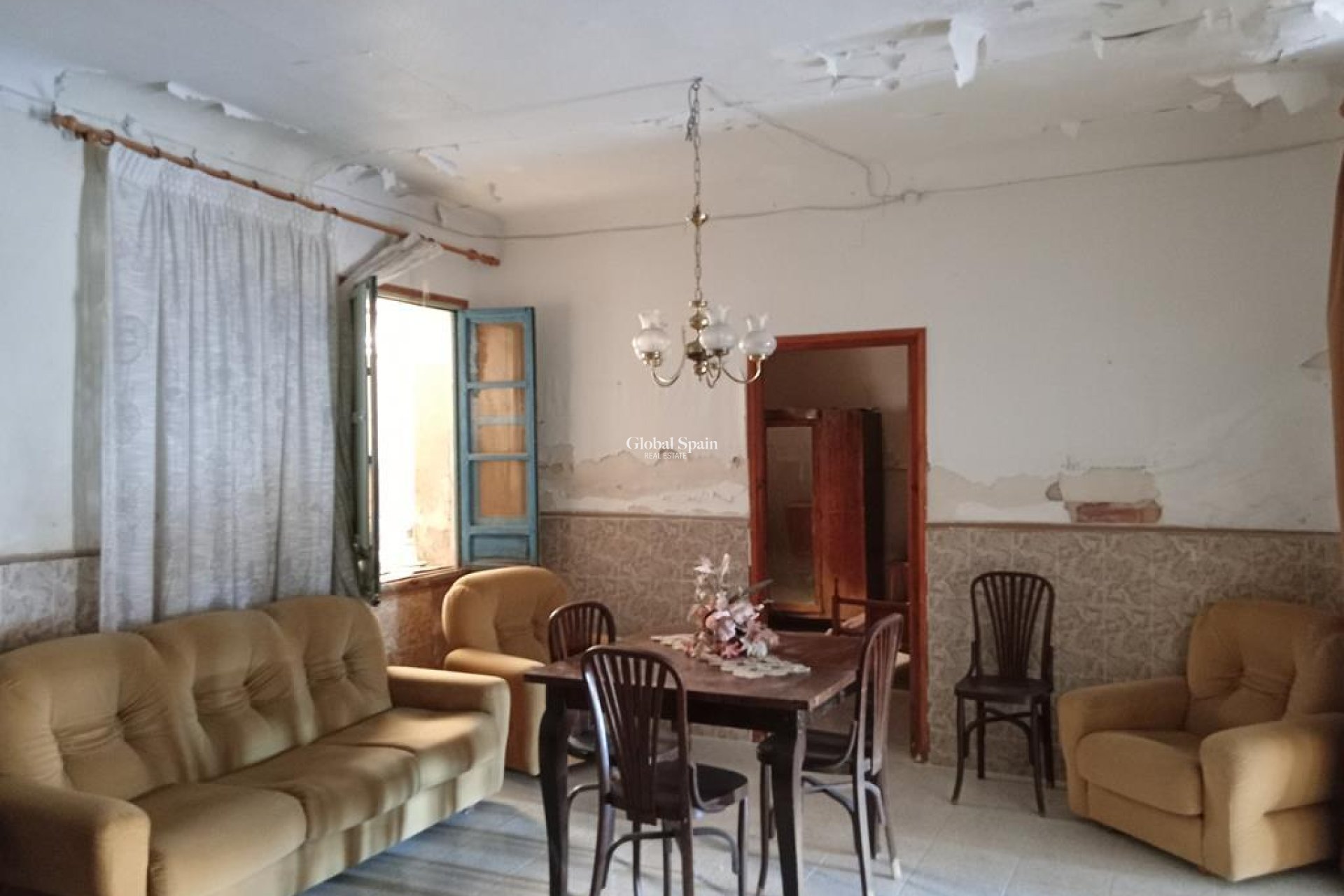 Venta - CASA -
LOS MONTESINOS