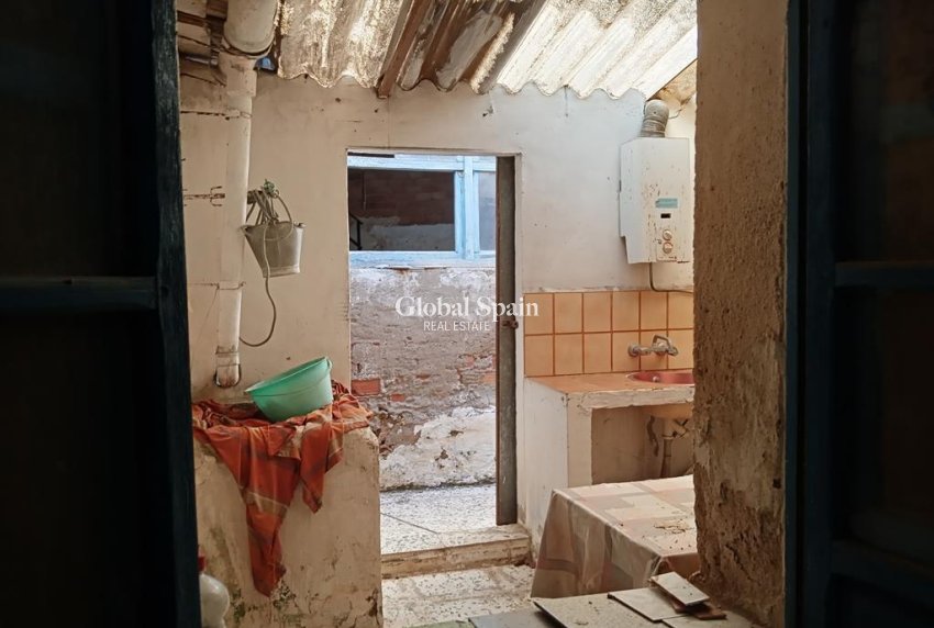 Venta - CASA -
LOS MONTESINOS