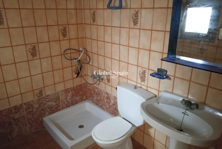 Venta - CASA -
LOS MONTESINOS