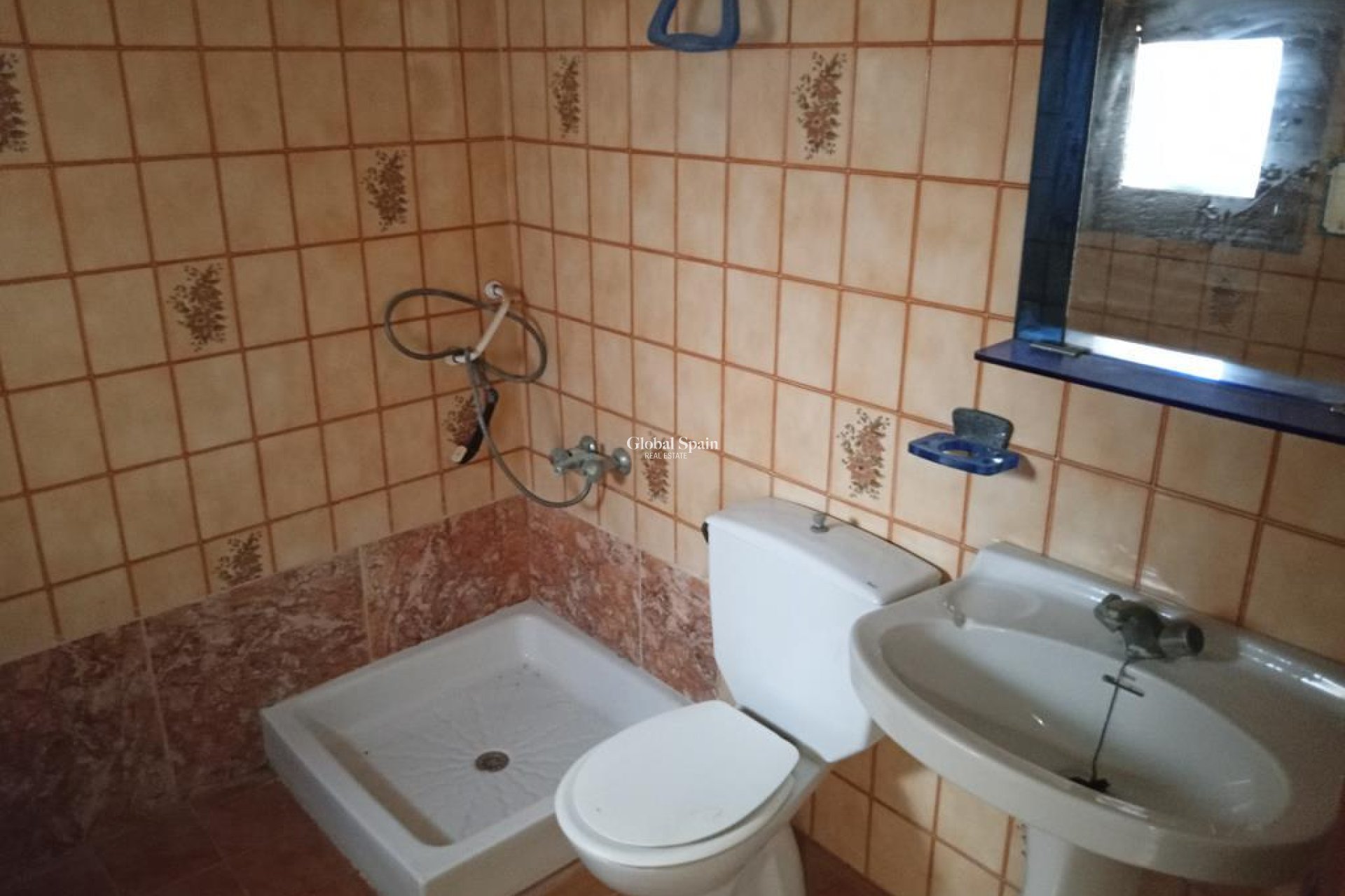 Venta - CASA -
LOS MONTESINOS