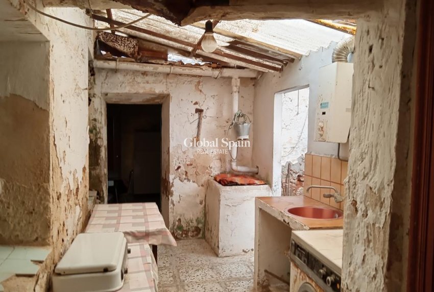 Venta - CASA -
LOS MONTESINOS