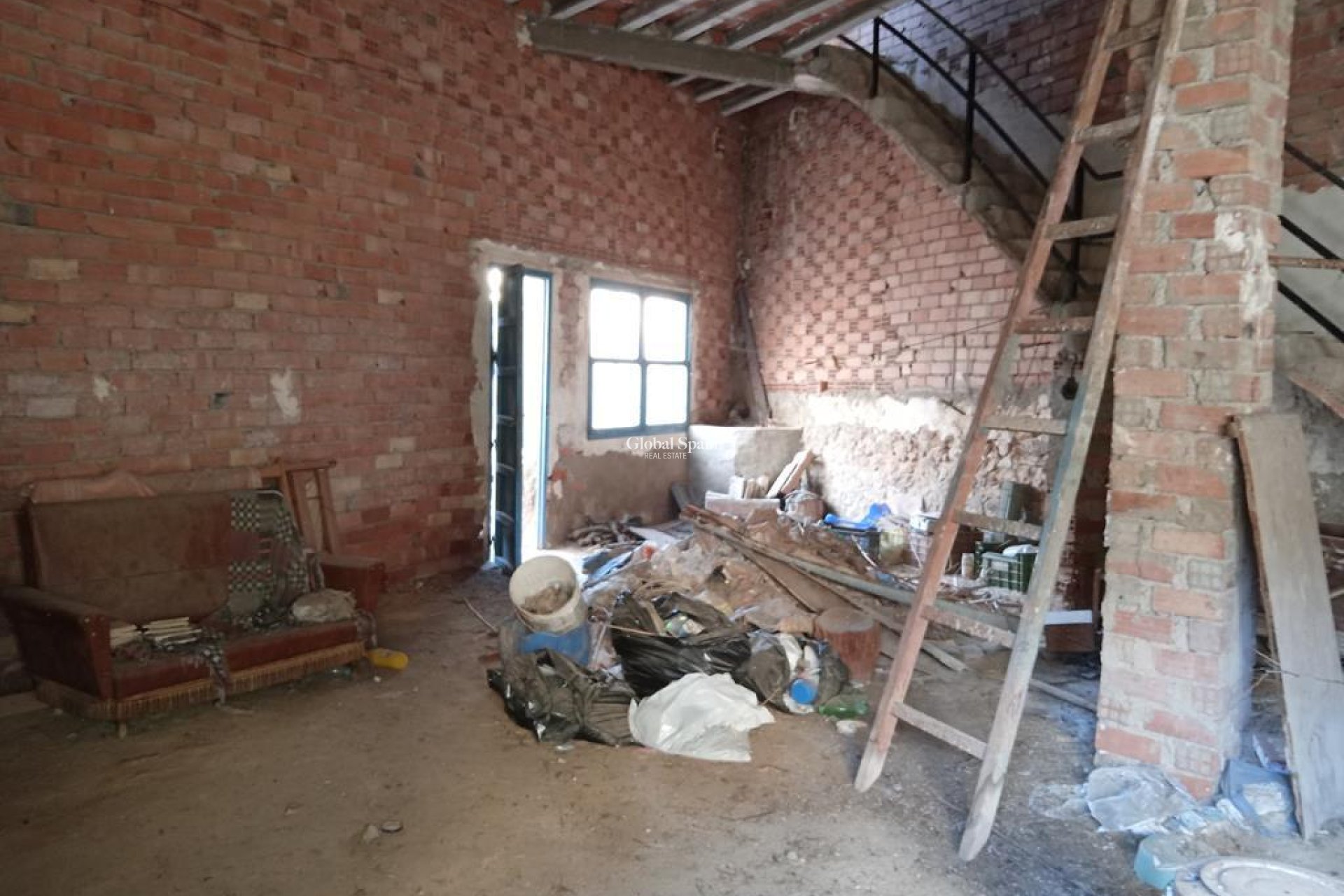 Venta - CASA -
LOS MONTESINOS