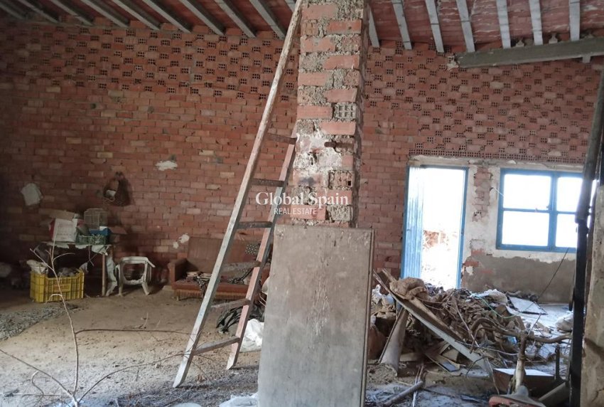 Venta - CASA -
LOS MONTESINOS