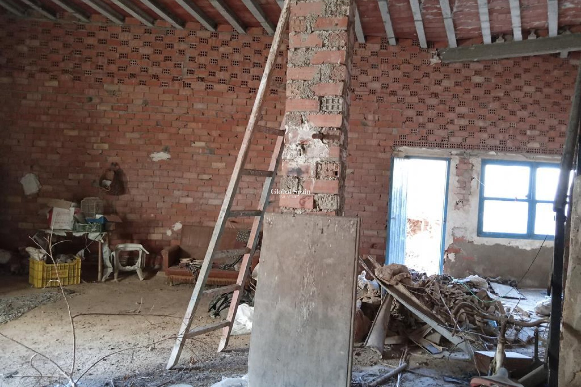 Venta - CASA -
LOS MONTESINOS