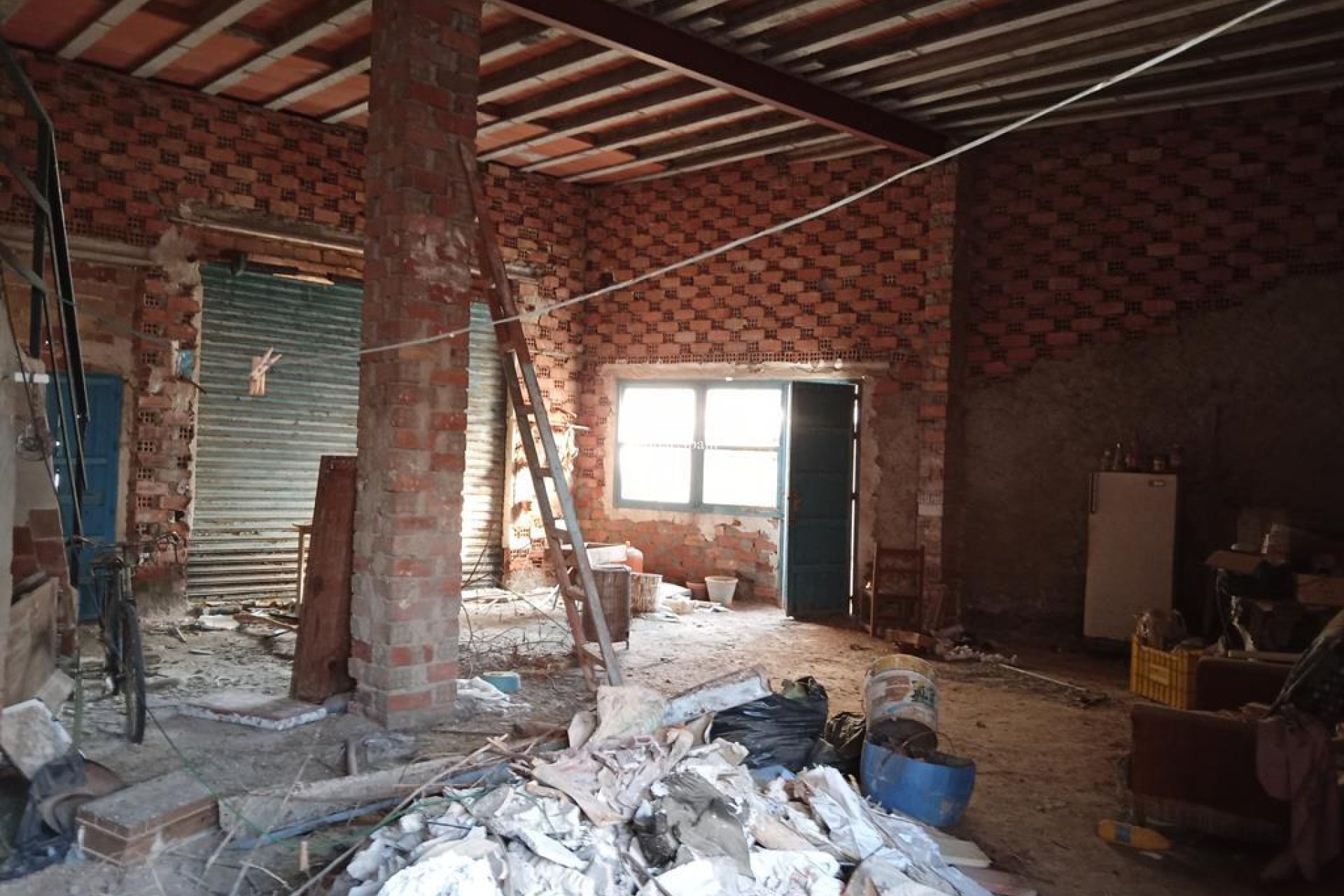 Venta - CASA -
LOS MONTESINOS