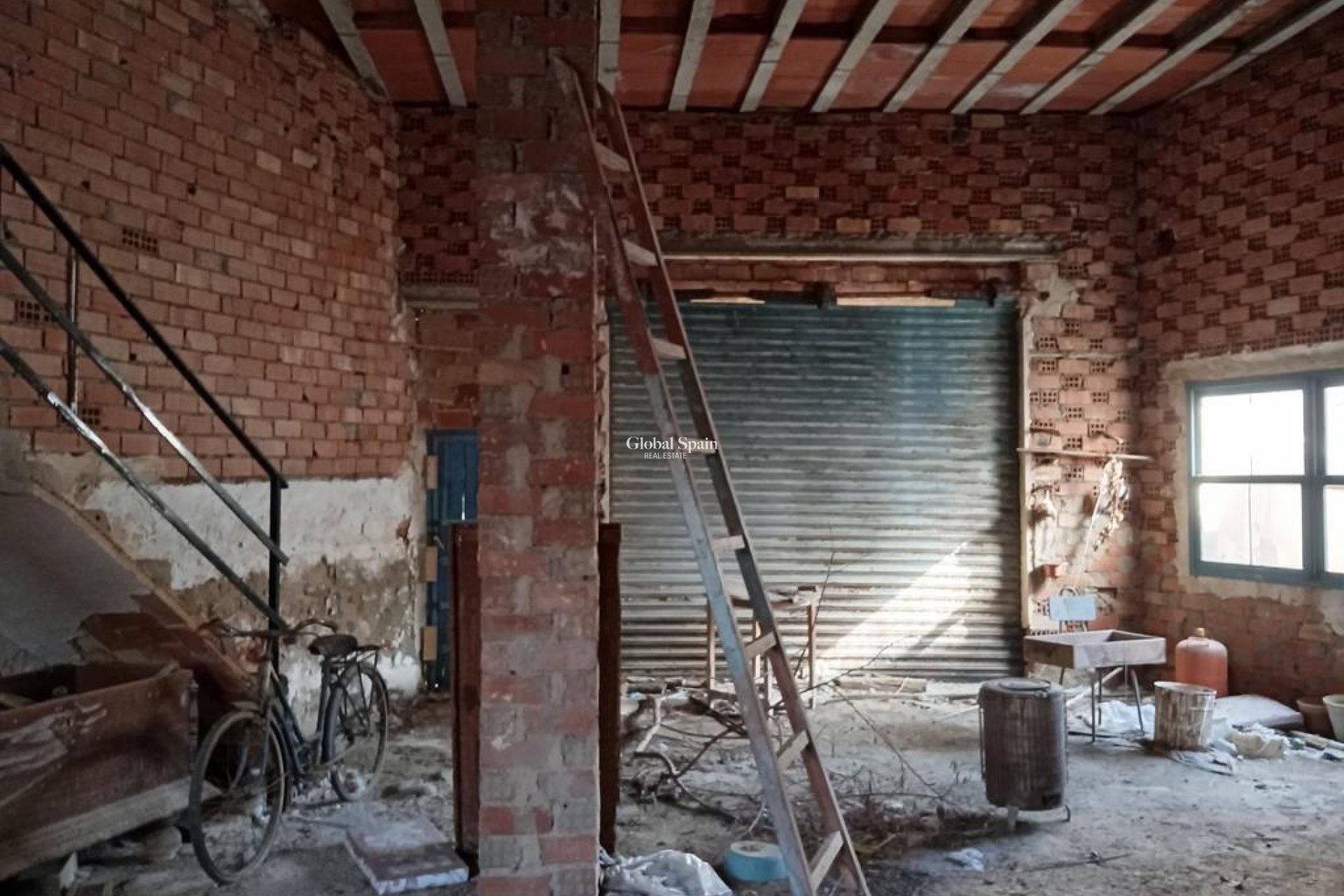 Venta - CASA -
LOS MONTESINOS