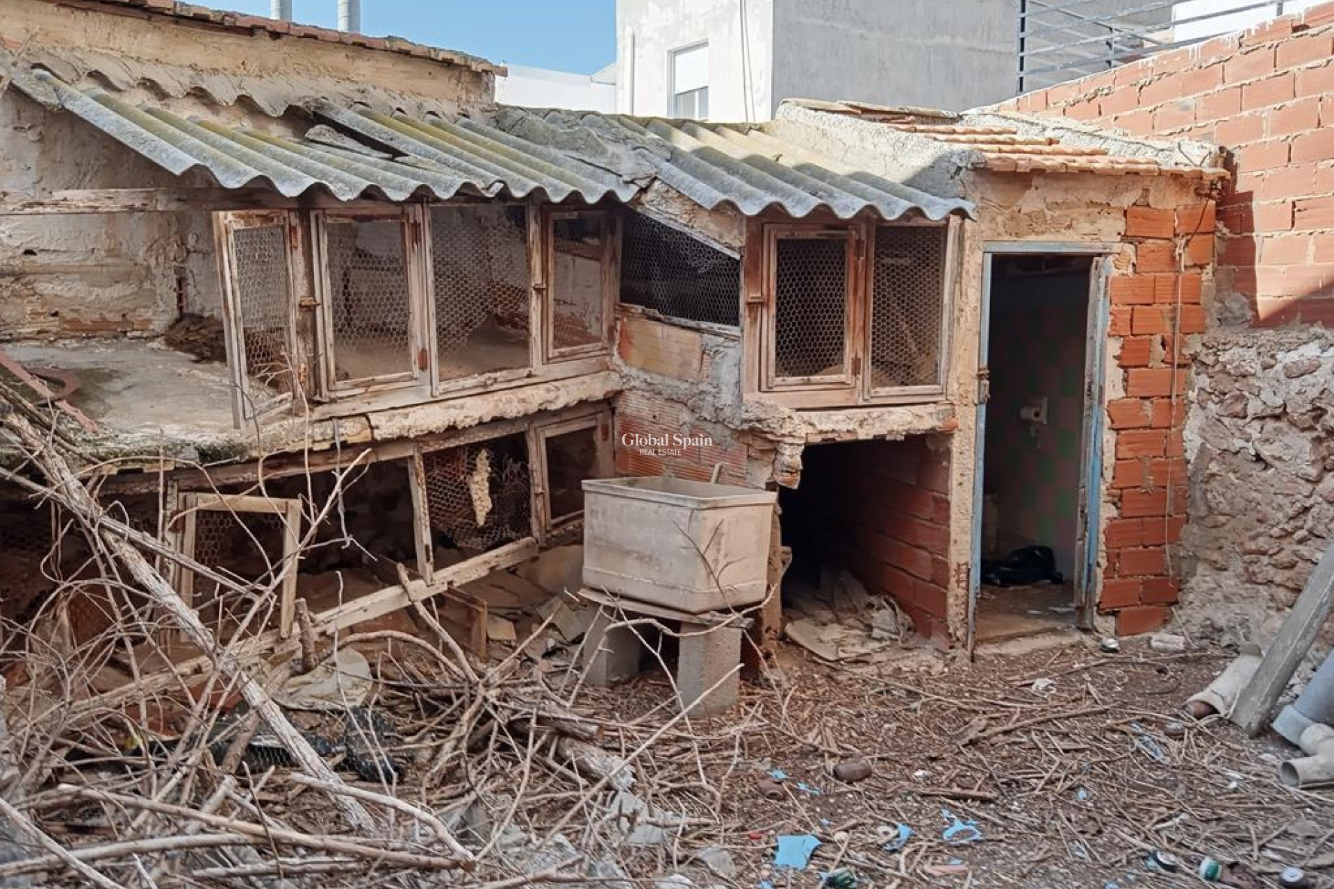 Venta - CASA -
LOS MONTESINOS