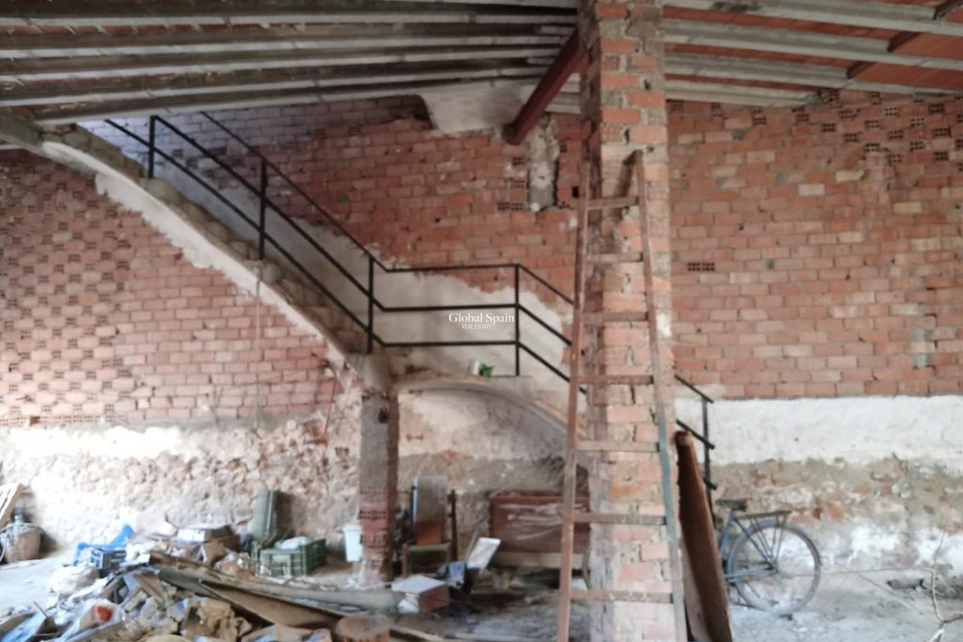 Venta - CASA -
LOS MONTESINOS