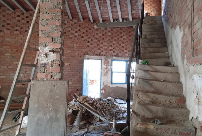 Venta - CASA -
LOS MONTESINOS