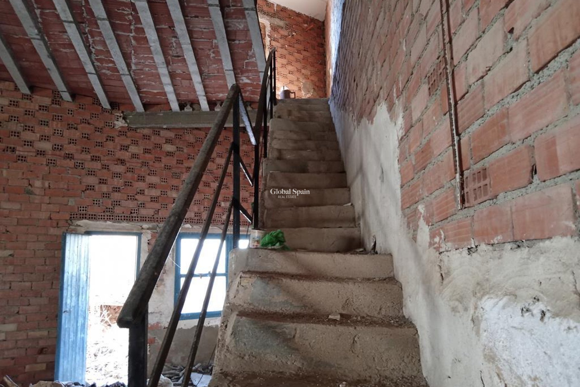 Venta - CASA -
LOS MONTESINOS