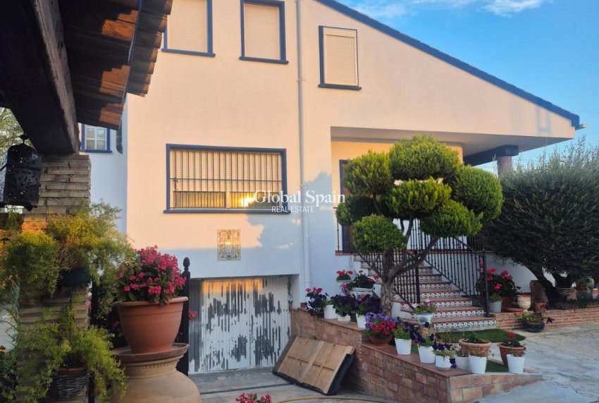 Venta - CASA -
ORIHUELA - Casco Histórico