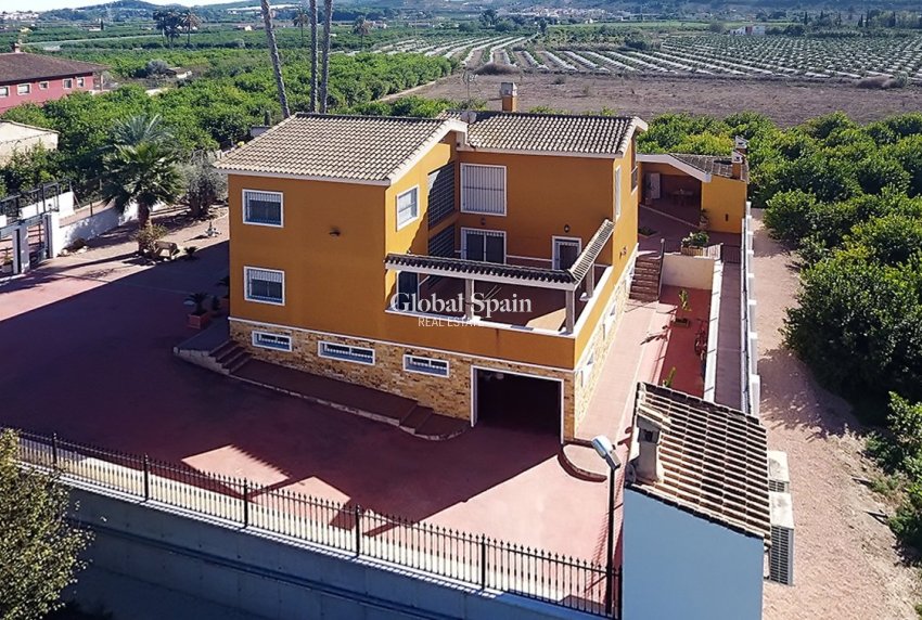 Venta - CASA -
ORIHUELA - Correntías Medias