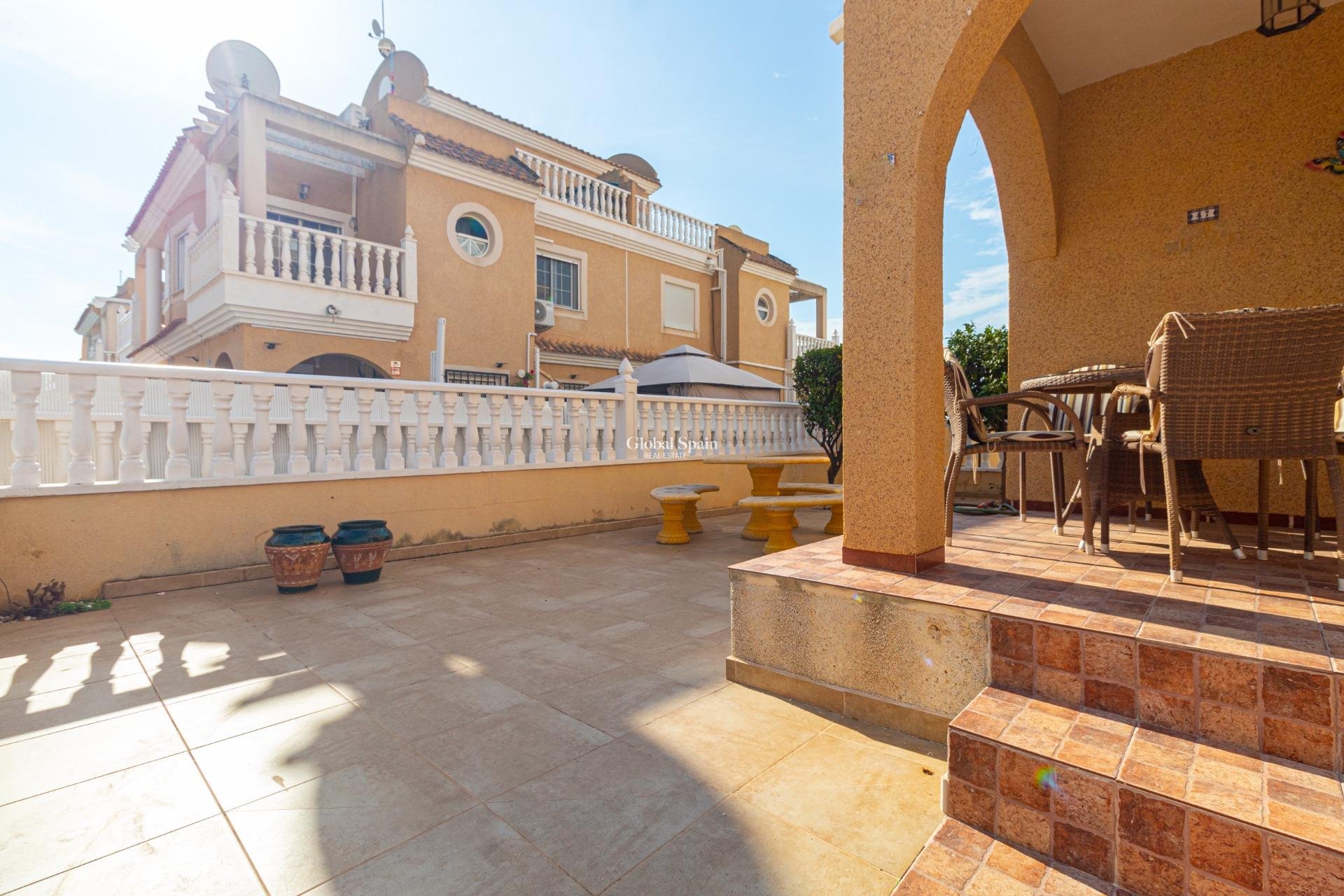 Venta - Casa -
ORIHUELA COSTA - CABO ROIG