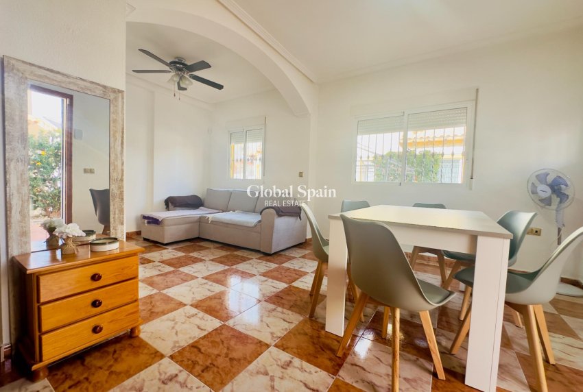 Venta - Casa -
ORIHUELA COSTA - CABO ROIG