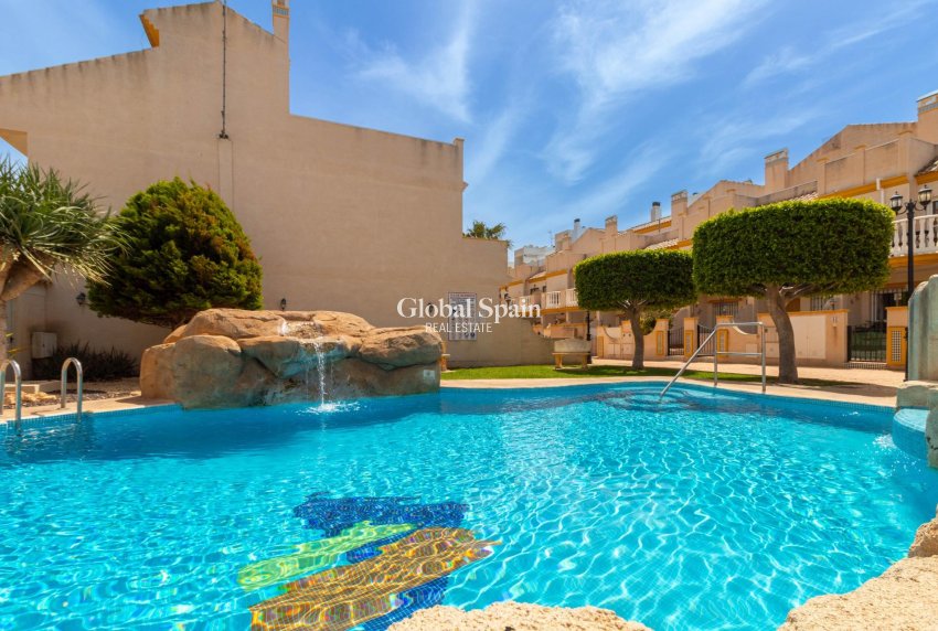Venta - Casa -
ORIHUELA COSTA - CABO ROIG