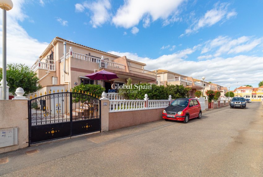 Venta - Casa -
ORIHUELA COSTA - CABO ROIG