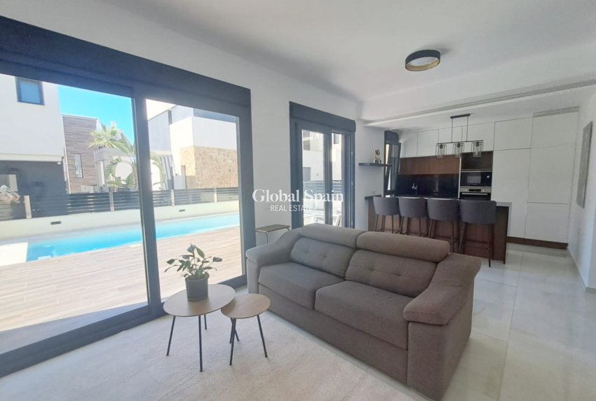 Venta - CASA -
ORIHUELA COSTA - Costa Blanca
