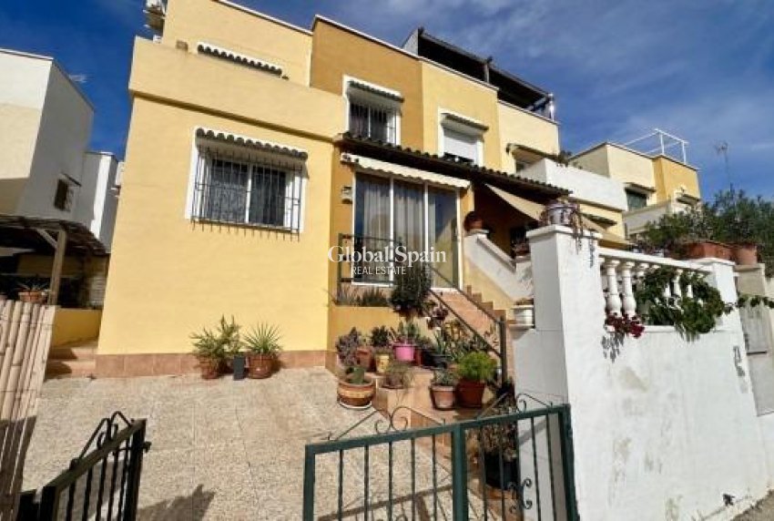 Venta - Casa -
ORIHUELA COSTA - La Florida