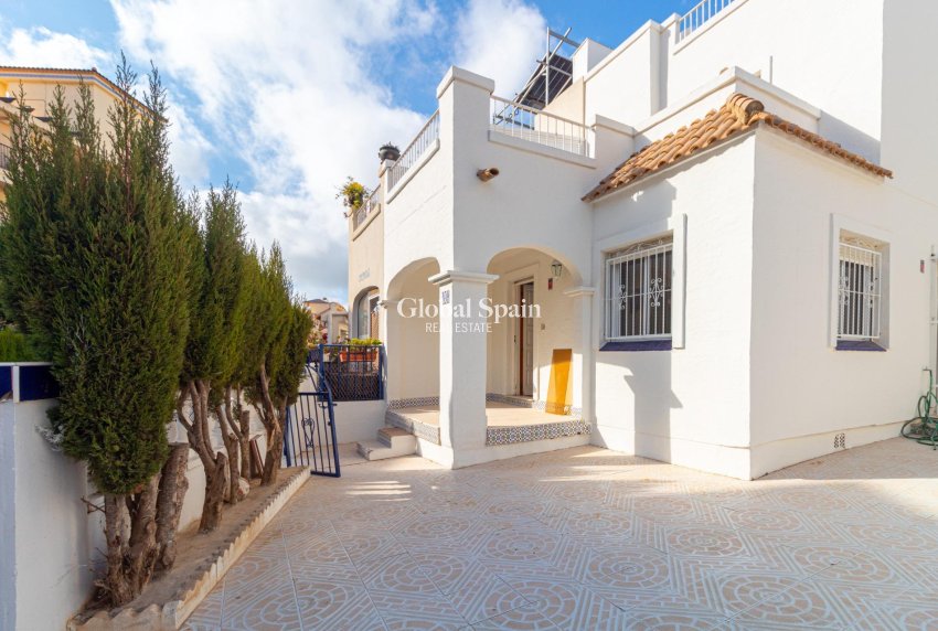 Venta - CASA -
ORIHUELA COSTA - La Florida