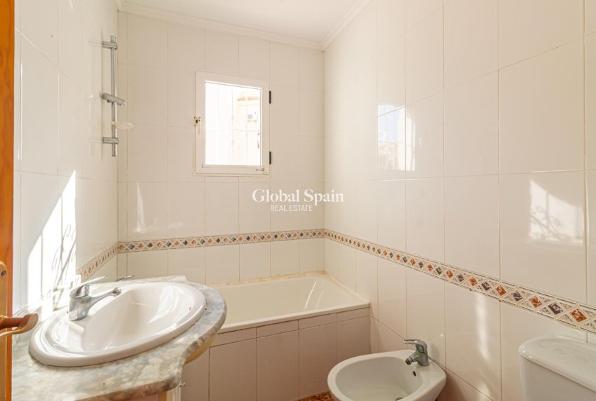 Venta - CASA -
ORIHUELA COSTA - La Florida