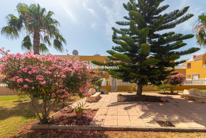 Venta - CASA -
ORIHUELA COSTA - La Regia