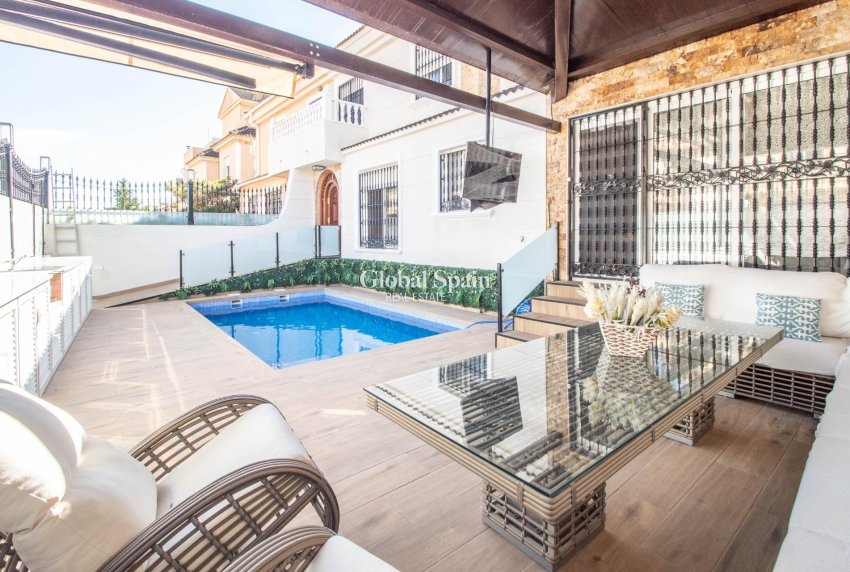 Venta - Casa -
ORIHUELA COSTA - La Zenia