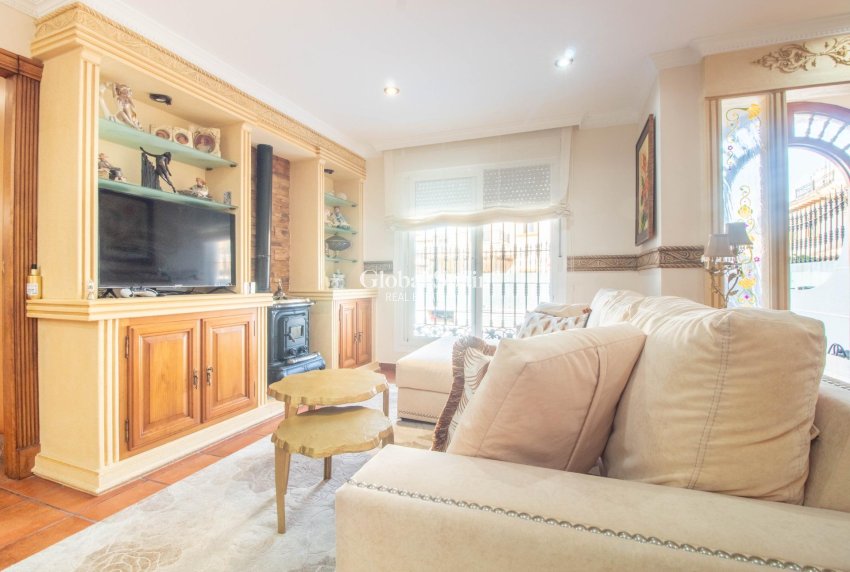 Venta - Casa -
ORIHUELA COSTA - La Zenia