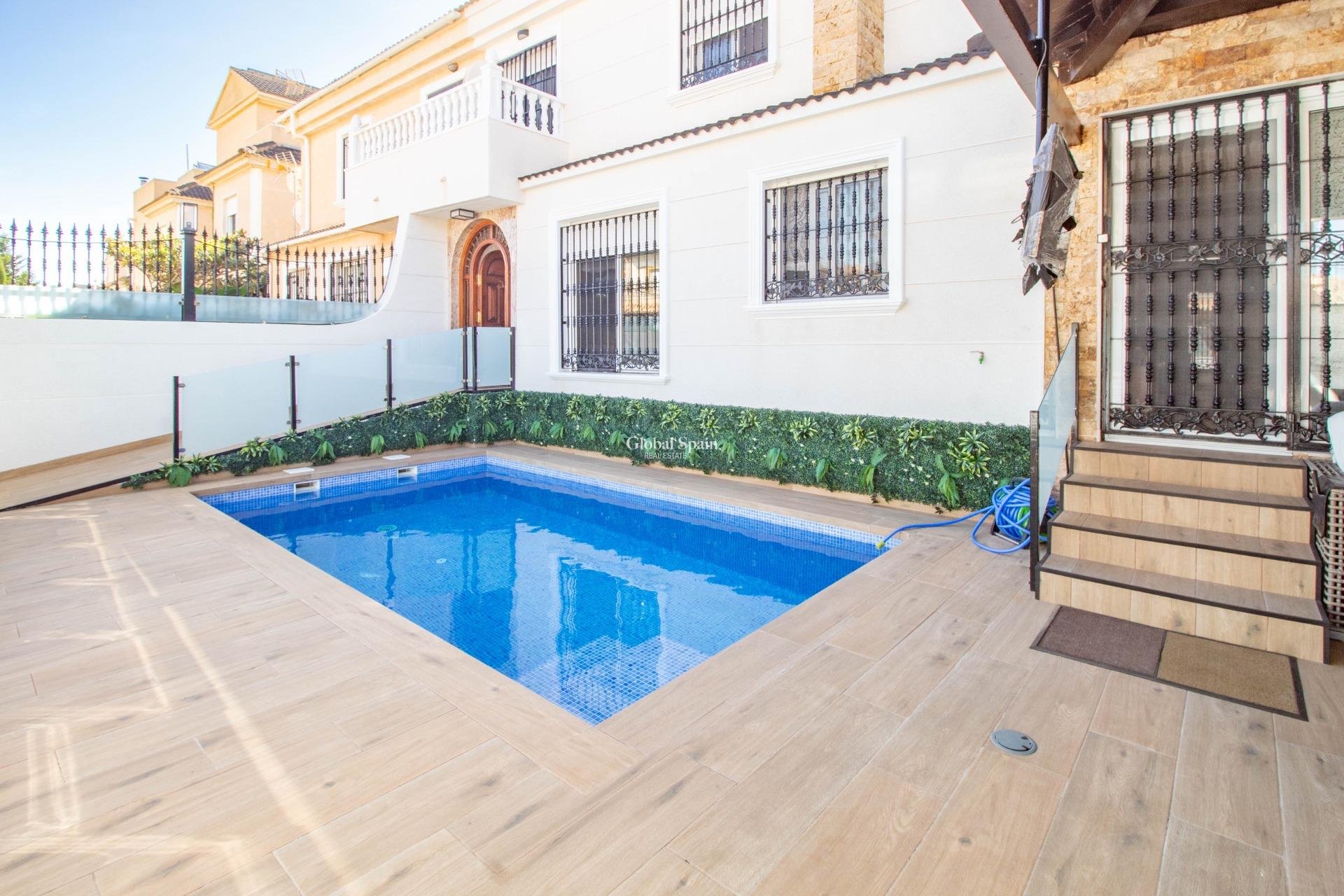 Venta - Casa -
ORIHUELA COSTA - La Zenia