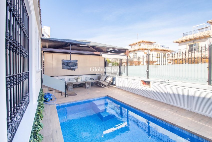Venta - Casa -
ORIHUELA COSTA - La Zenia